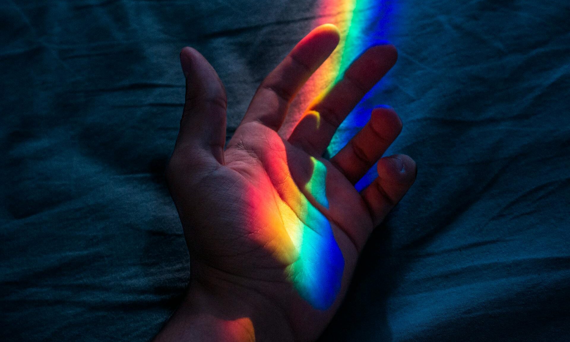 “When Faith did Change the Scene”: Theological Interpretation of Color in John Cotton and George Herbert